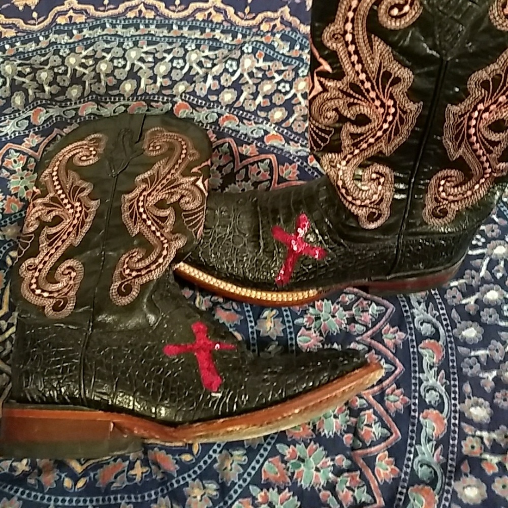 Black boots with pink detail super cute